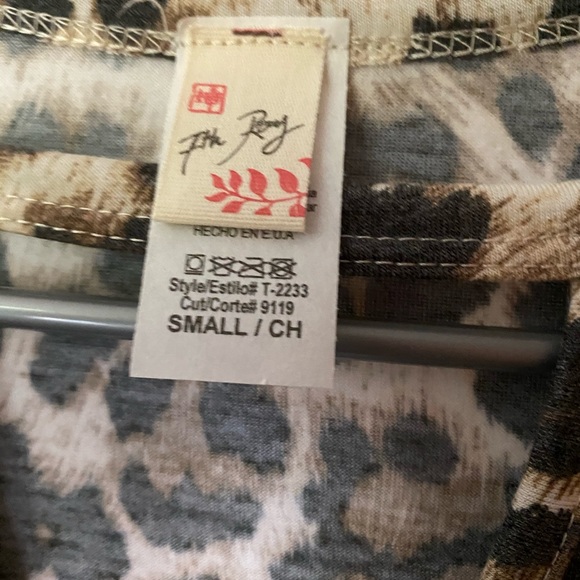 Leopard choker neck boutique top NWOT - Picture 4 of 4